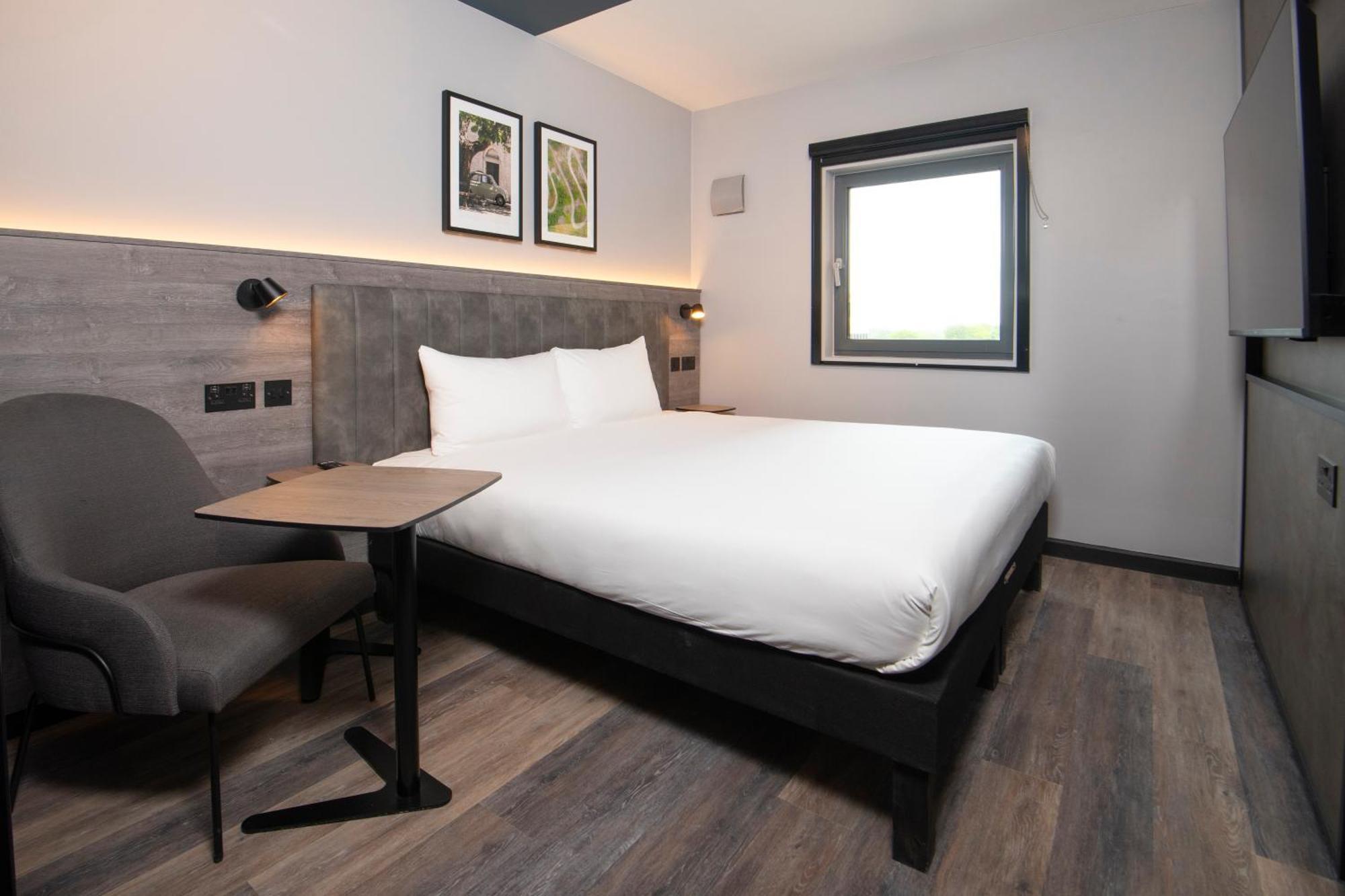Ibis Styles London Gatwick Airport Hotel Crawley  Ngoại thất bức ảnh