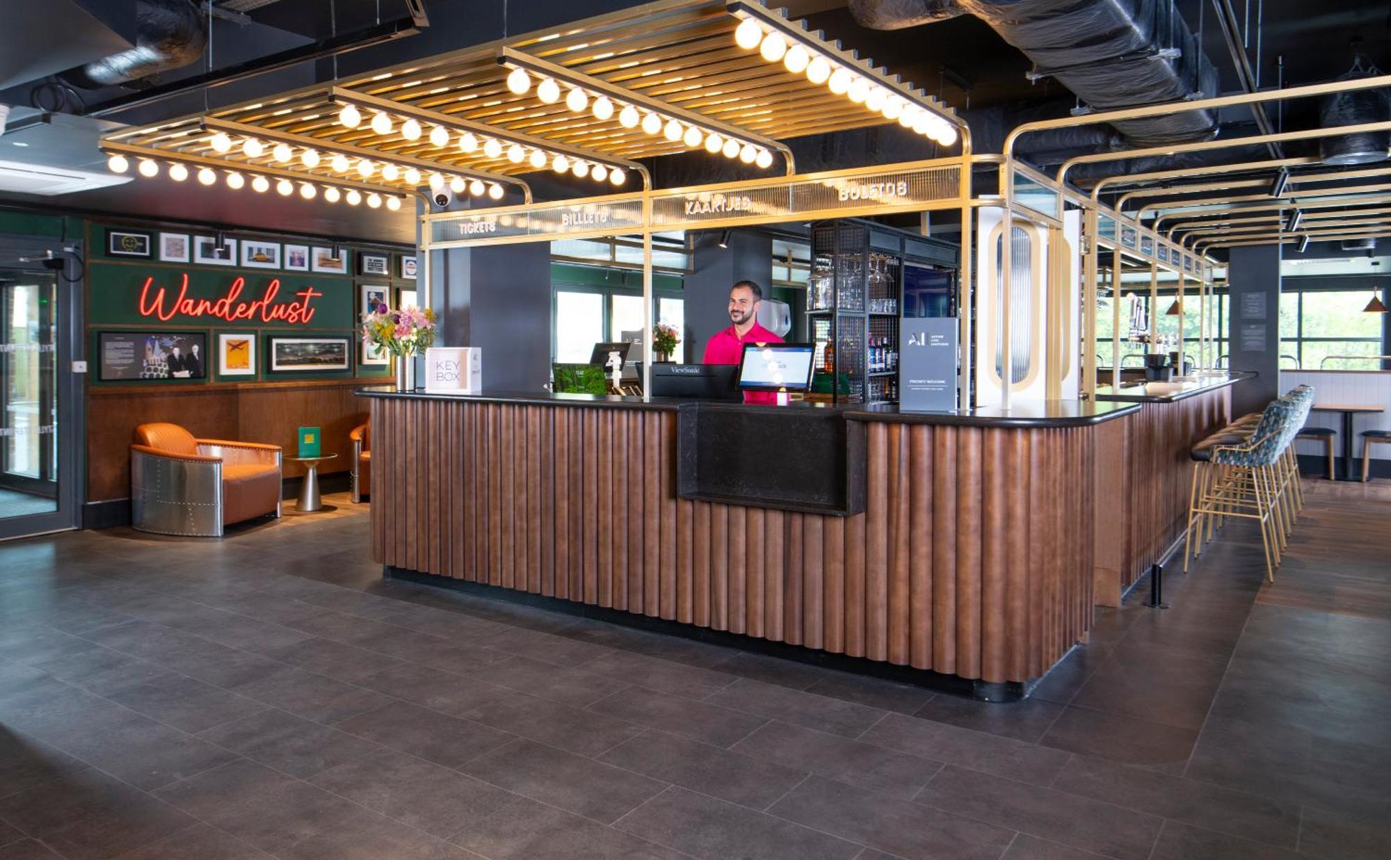 Ibis Styles London Gatwick Airport Hotel Crawley  Ngoại thất bức ảnh