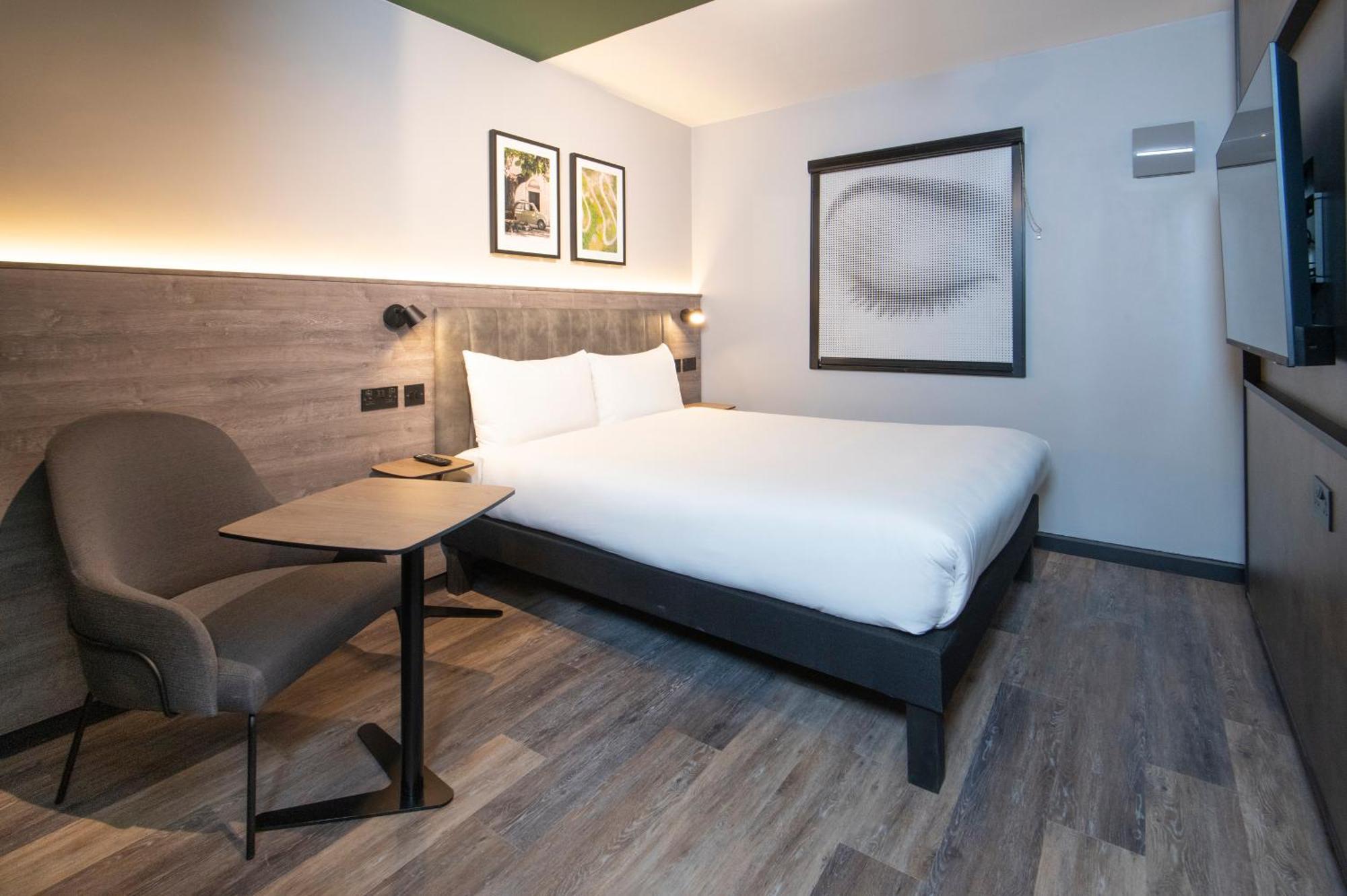 Ibis Styles London Gatwick Airport Hotel Crawley  Ngoại thất bức ảnh