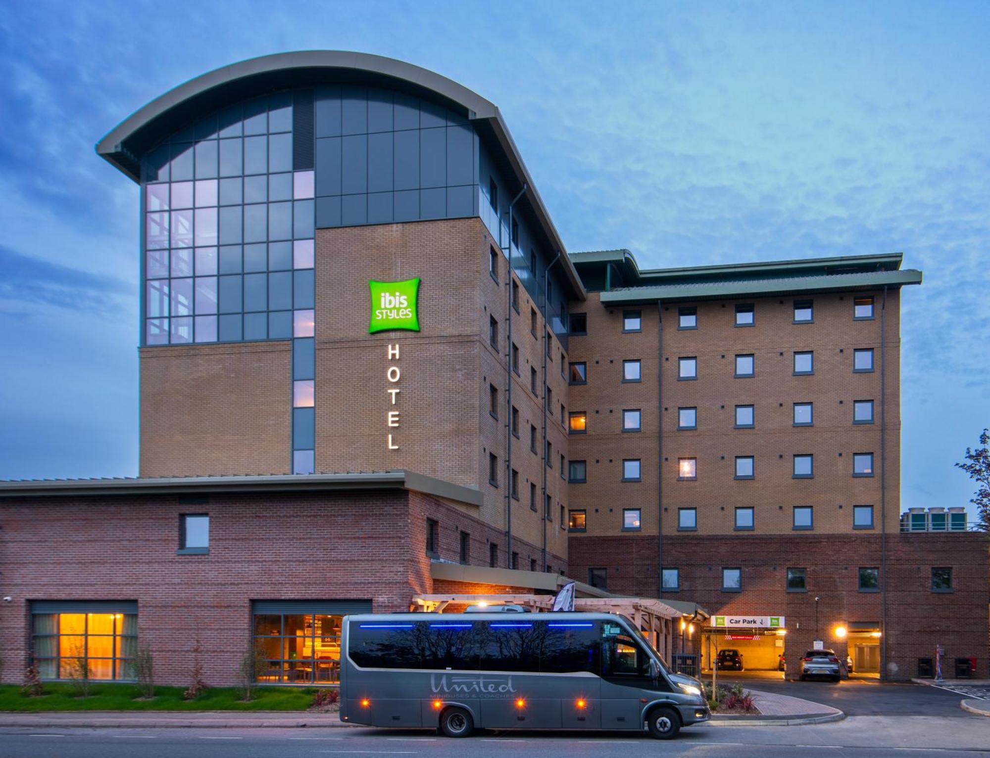 Ibis Styles London Gatwick Airport Hotel Crawley  Ngoại thất bức ảnh