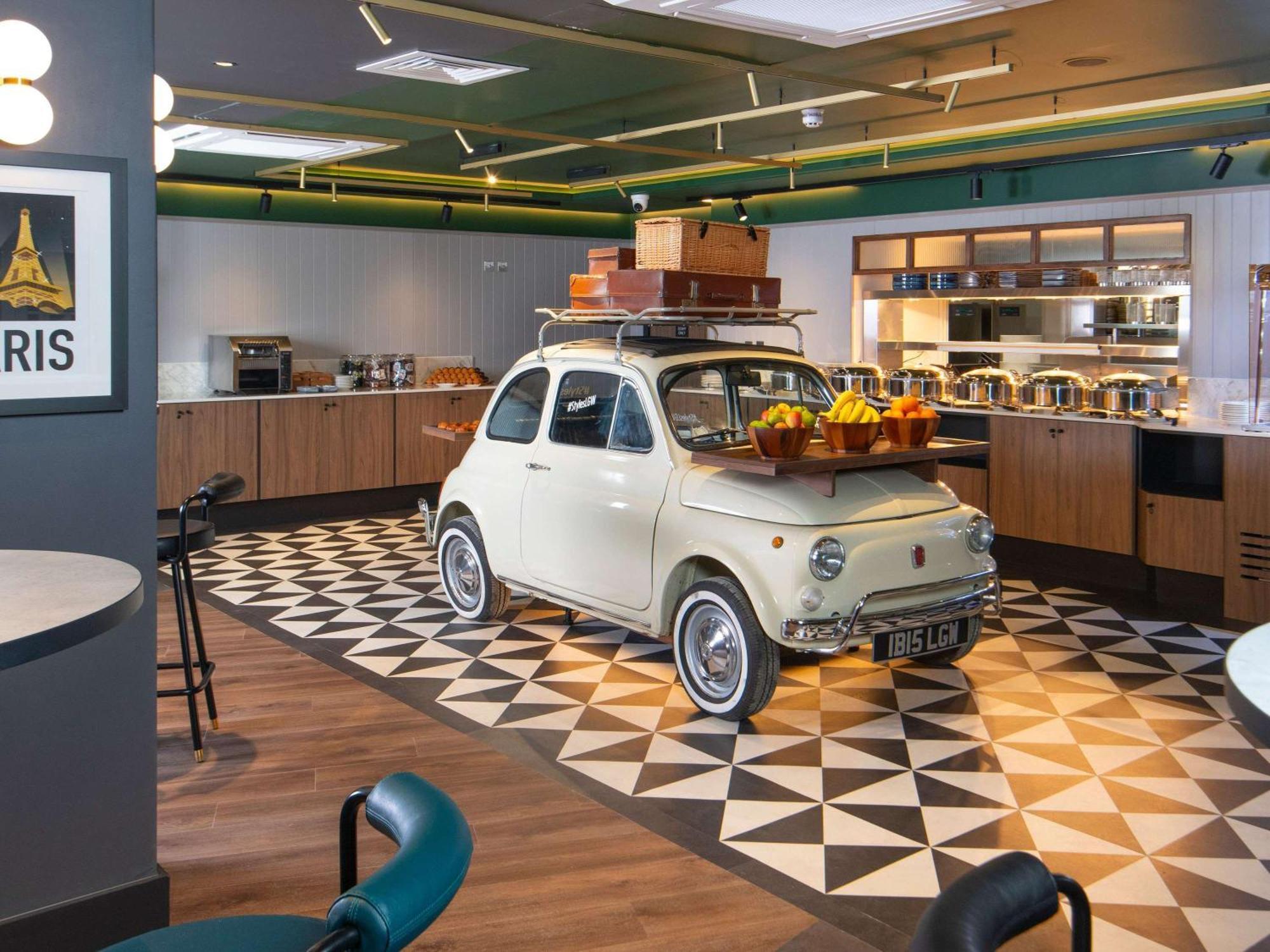 Ibis Styles London Gatwick Airport Hotel Crawley  Ngoại thất bức ảnh