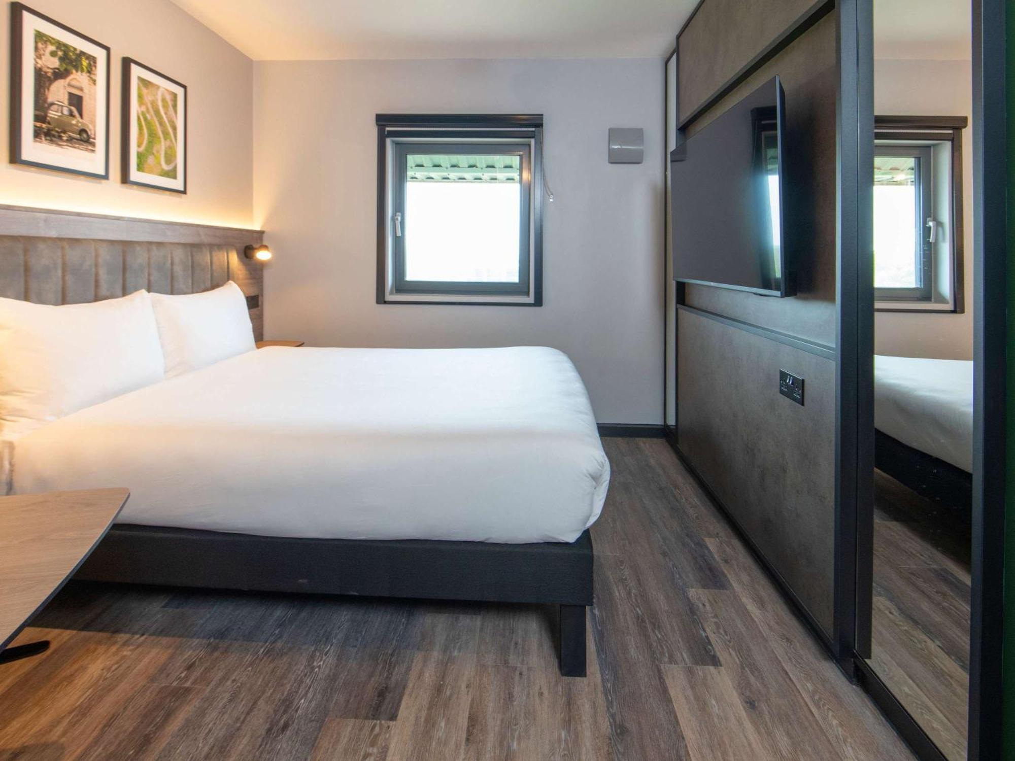 Ibis Styles London Gatwick Airport Hotel Crawley  Ngoại thất bức ảnh