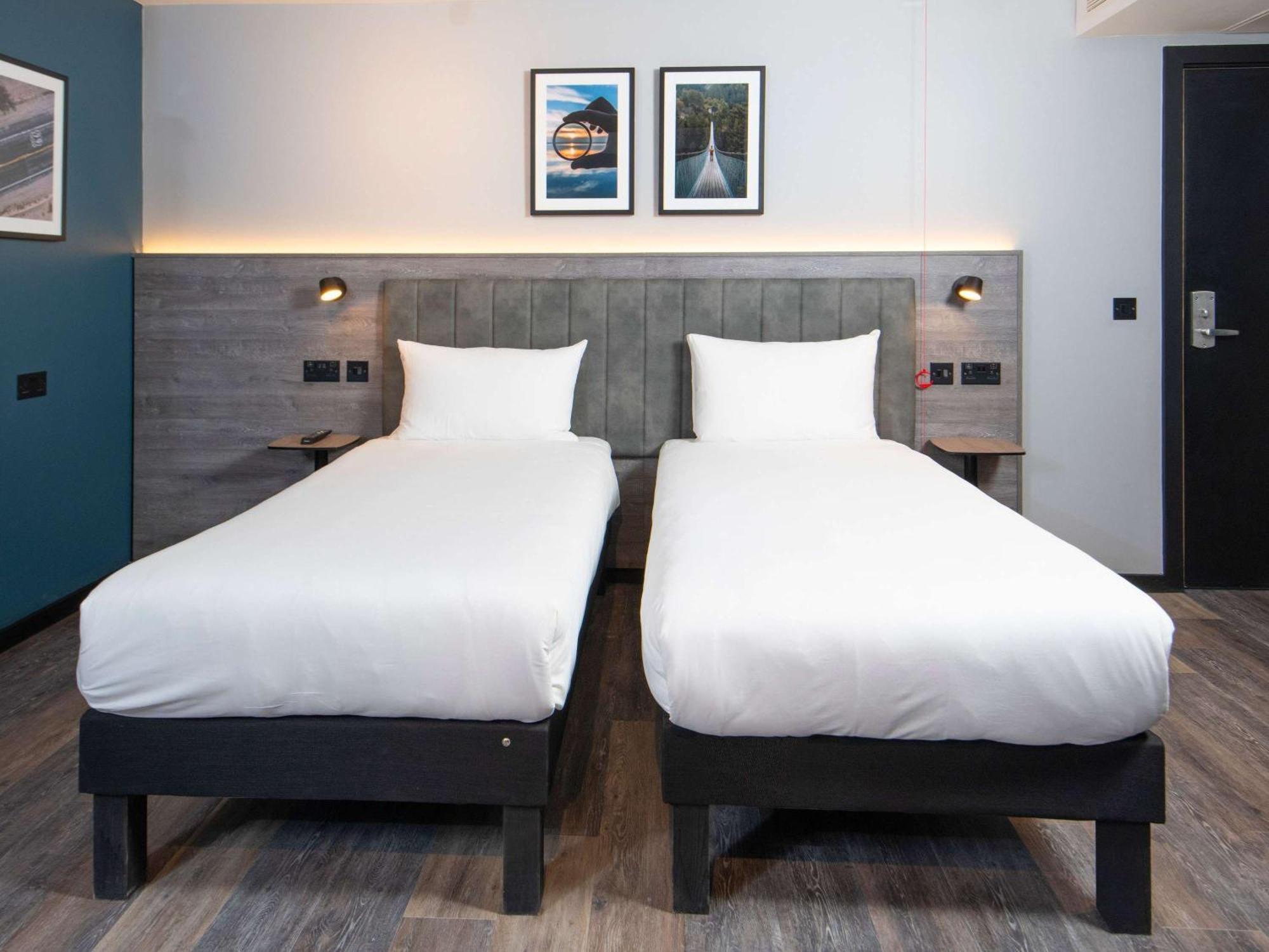 Ibis Styles London Gatwick Airport Hotel Crawley  Ngoại thất bức ảnh