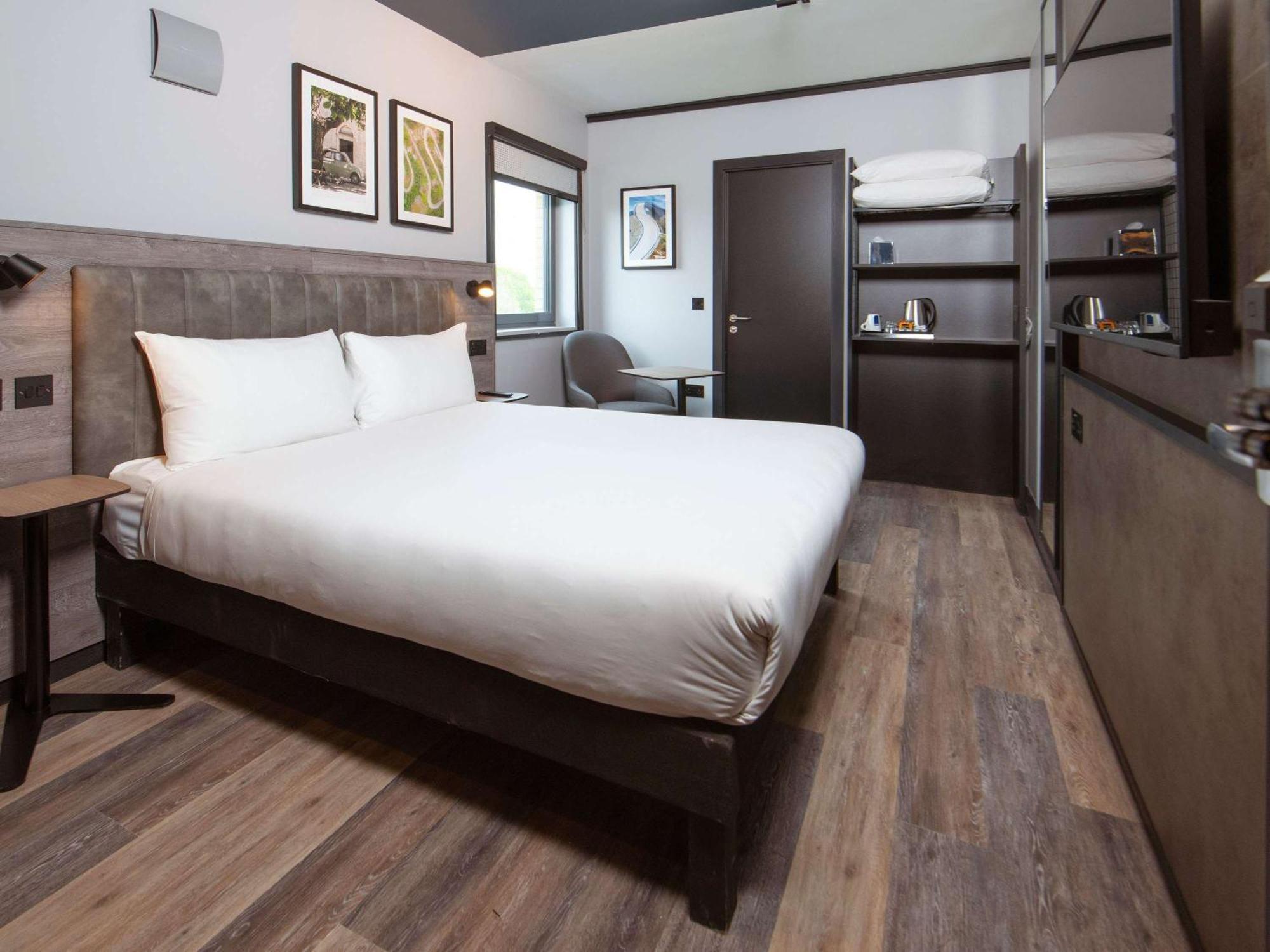Ibis Styles London Gatwick Airport Hotel Crawley  Ngoại thất bức ảnh