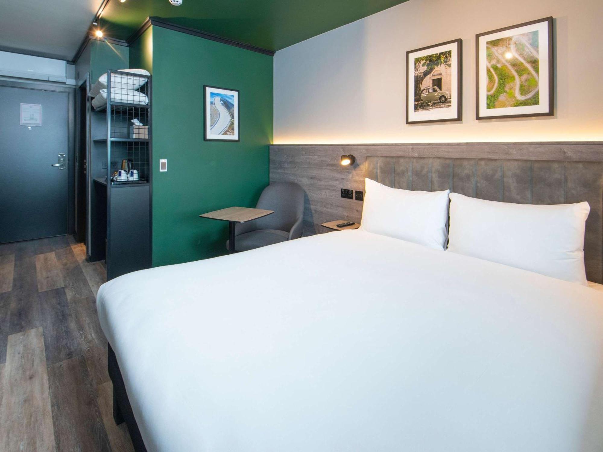Ibis Styles London Gatwick Airport Hotel Crawley  Ngoại thất bức ảnh