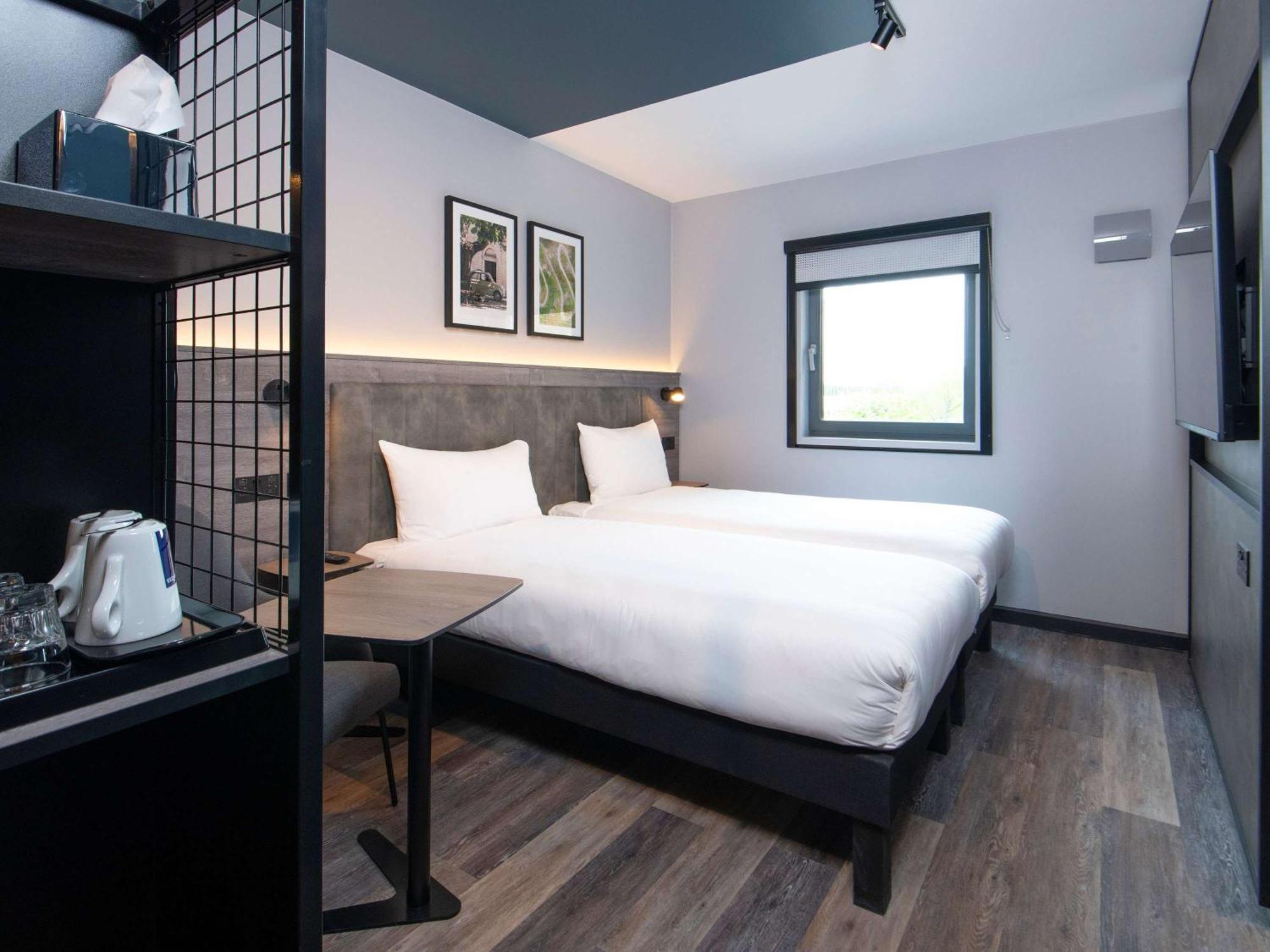 Ibis Styles London Gatwick Airport Hotel Crawley  Ngoại thất bức ảnh