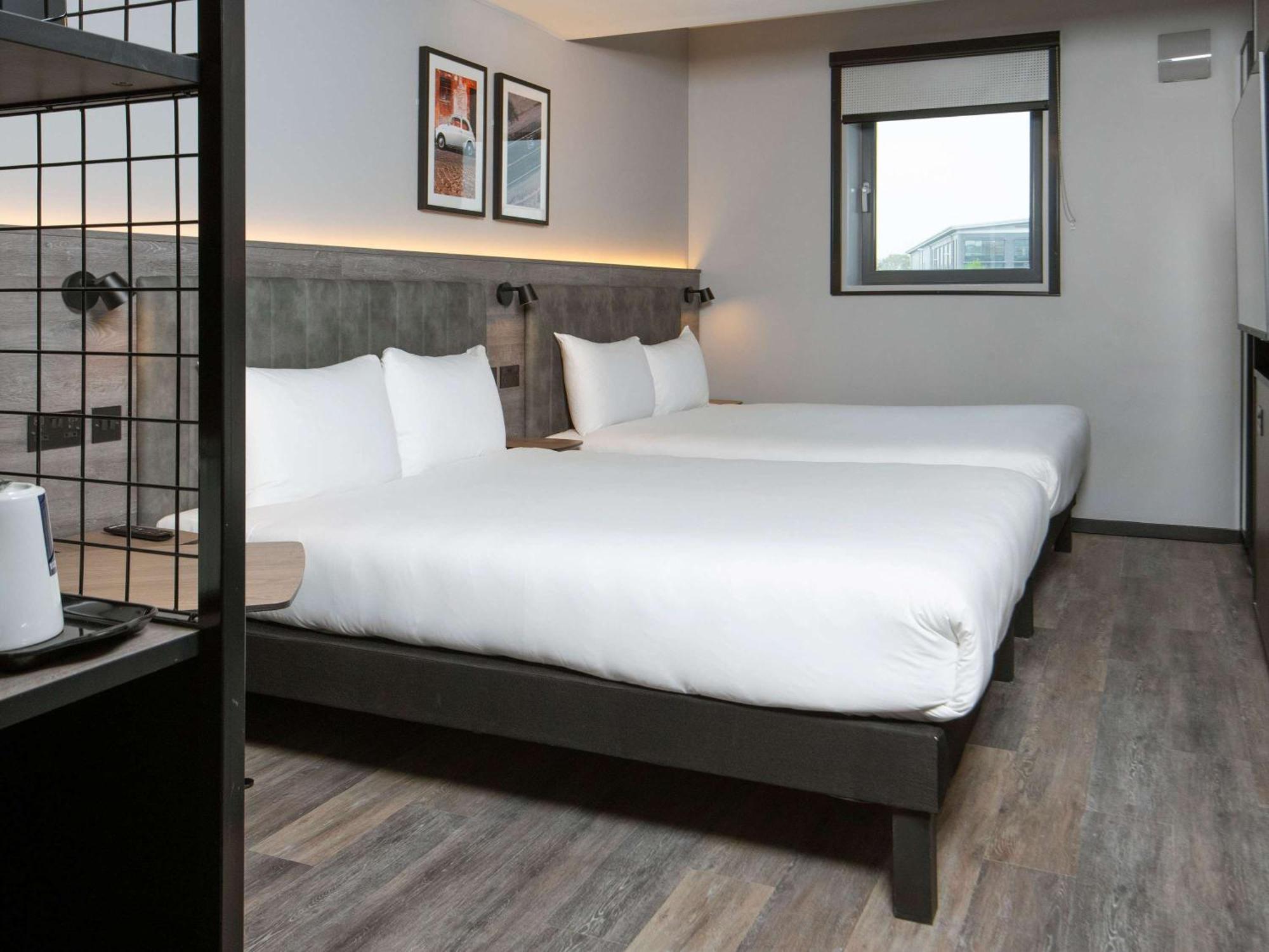 Ibis Styles London Gatwick Airport Hotel Crawley  Ngoại thất bức ảnh
