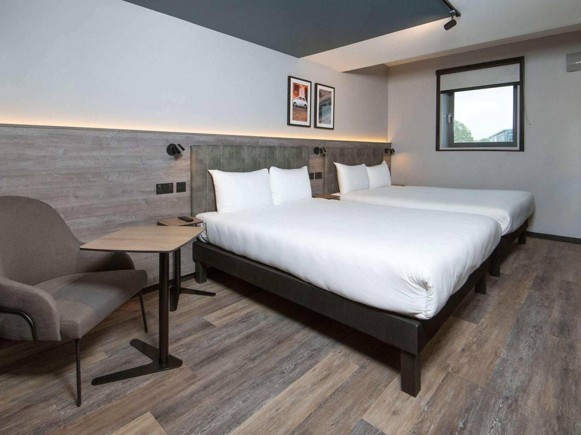 Ibis Styles London Gatwick Airport Hotel Crawley  Ngoại thất bức ảnh