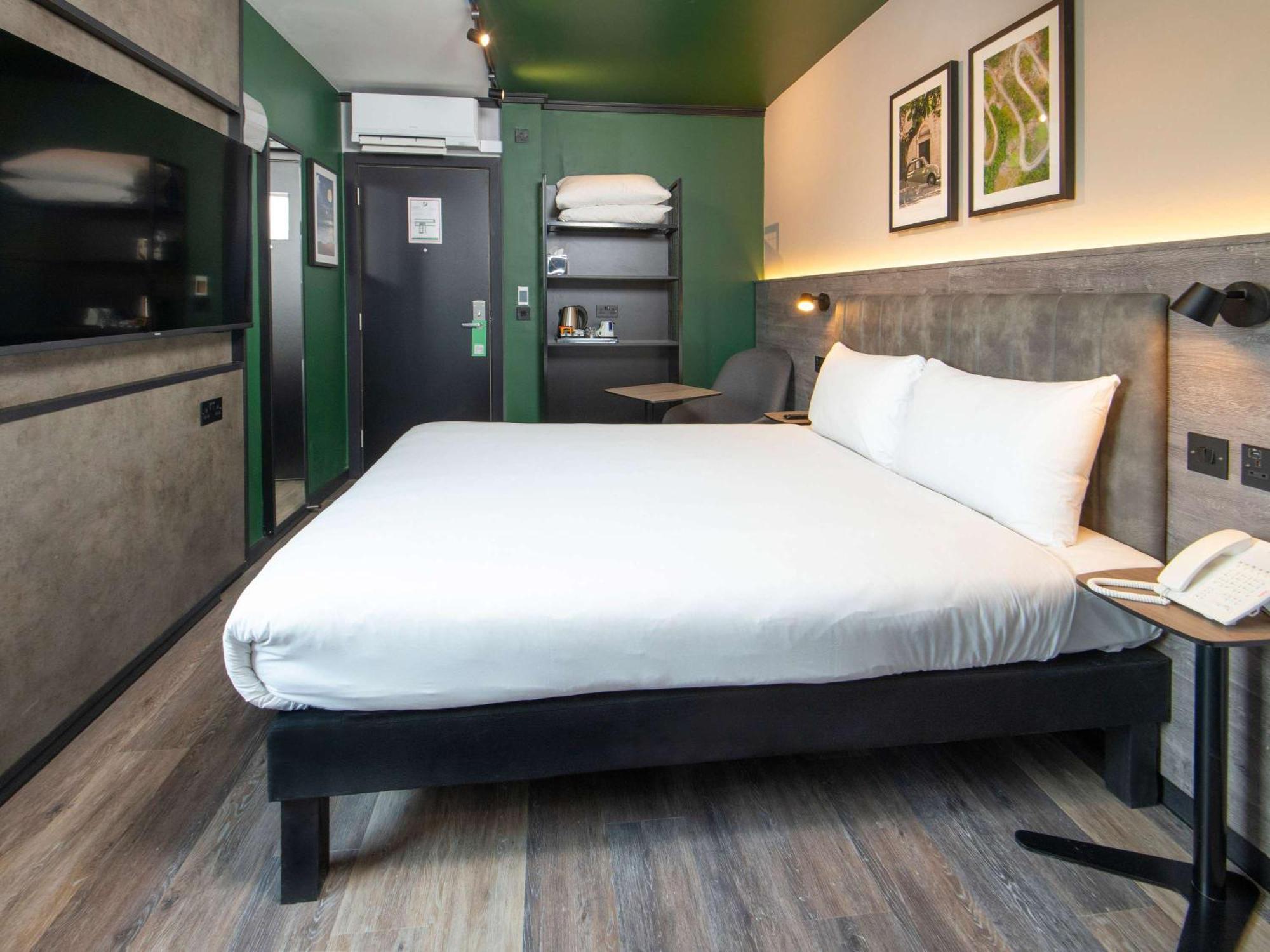 Ibis Styles London Gatwick Airport Hotel Crawley  Ngoại thất bức ảnh