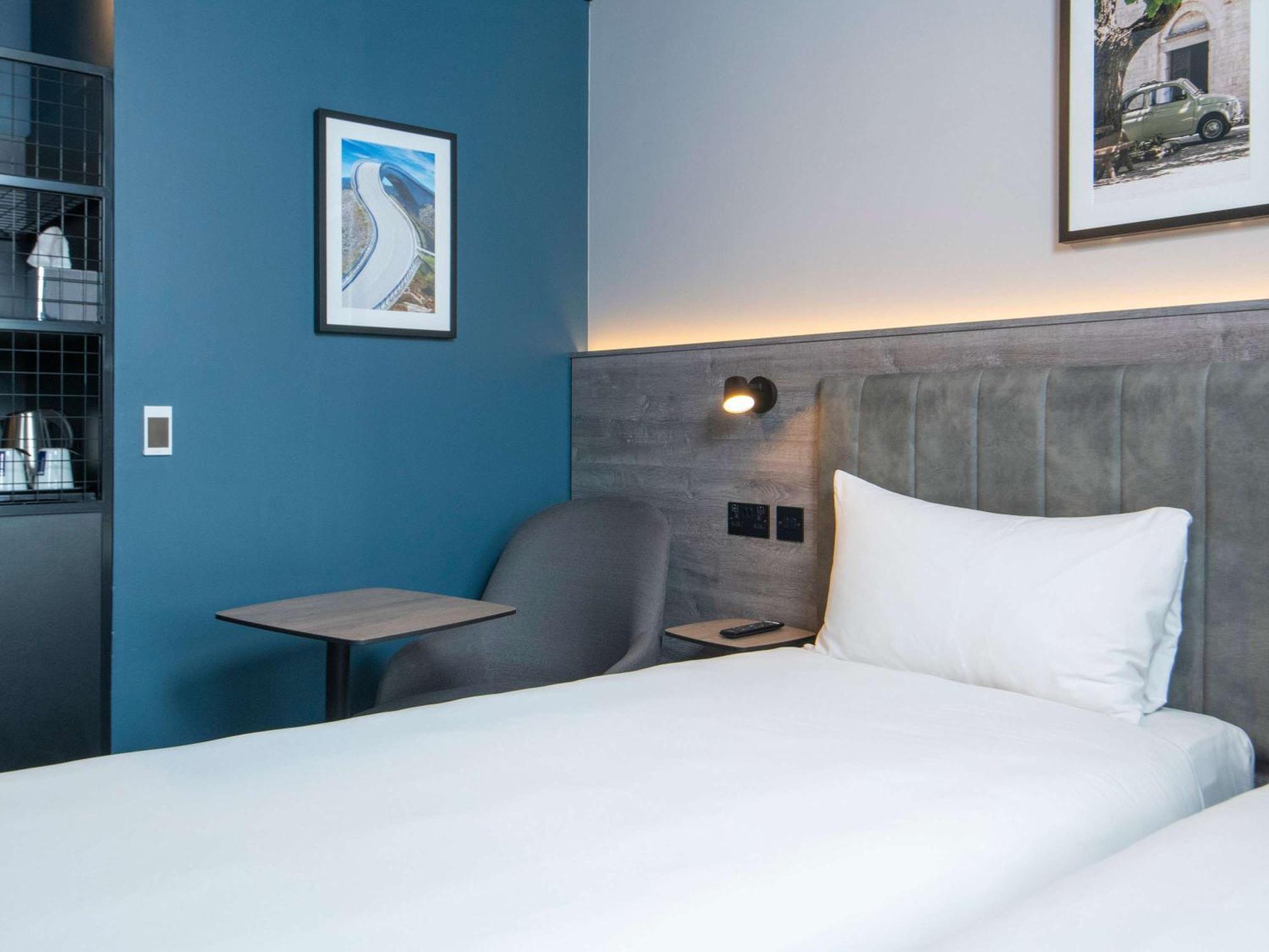Ibis Styles London Gatwick Airport Hotel Crawley  Ngoại thất bức ảnh
