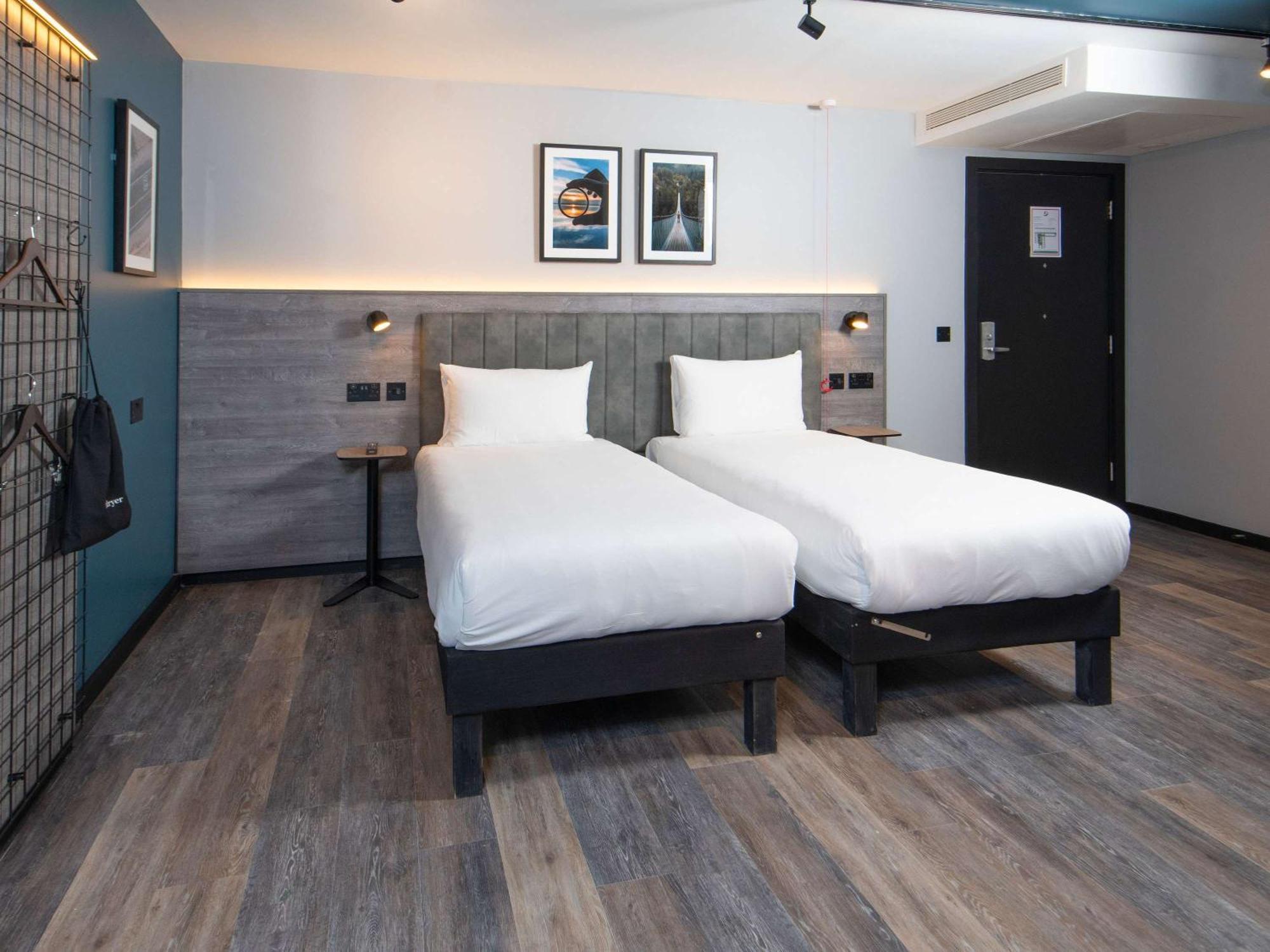 Ibis Styles London Gatwick Airport Hotel Crawley  Ngoại thất bức ảnh