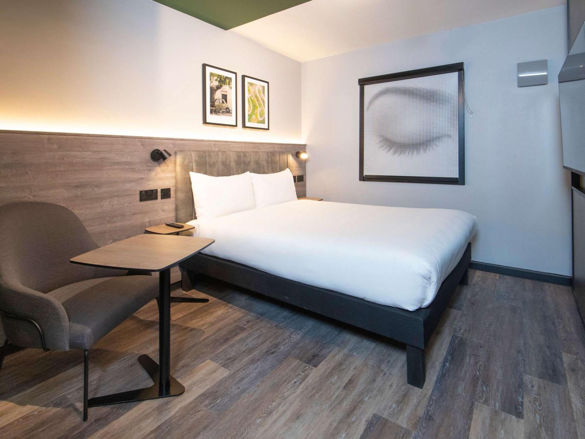 Ibis Styles London Gatwick Airport Hotel Crawley  Ngoại thất bức ảnh