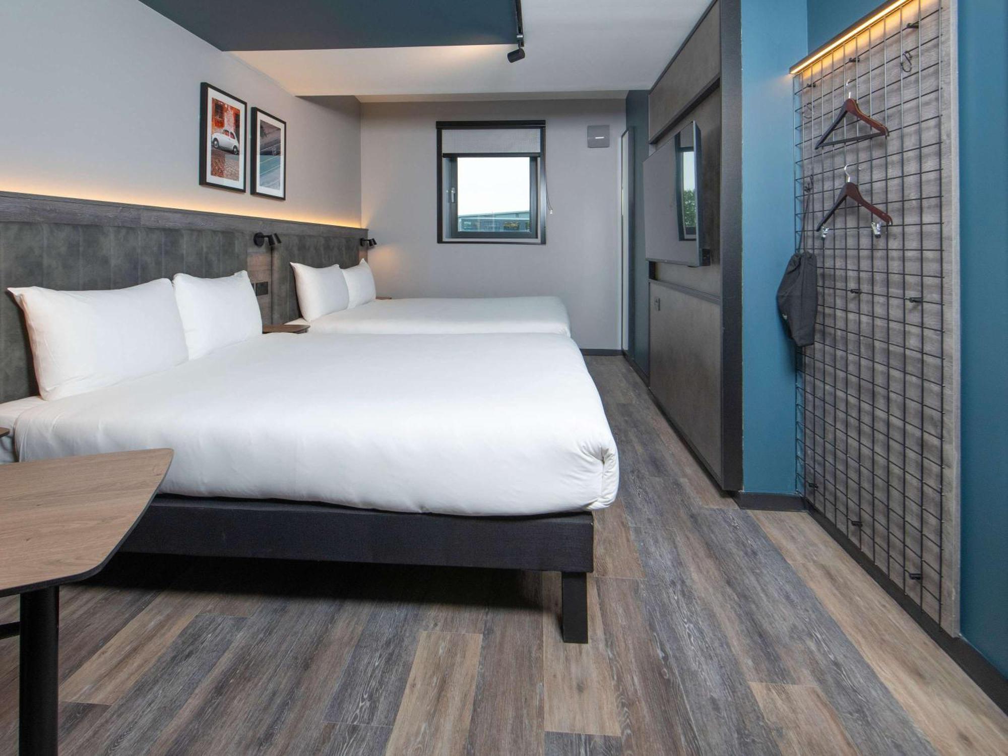 Ibis Styles London Gatwick Airport Hotel Crawley  Ngoại thất bức ảnh
