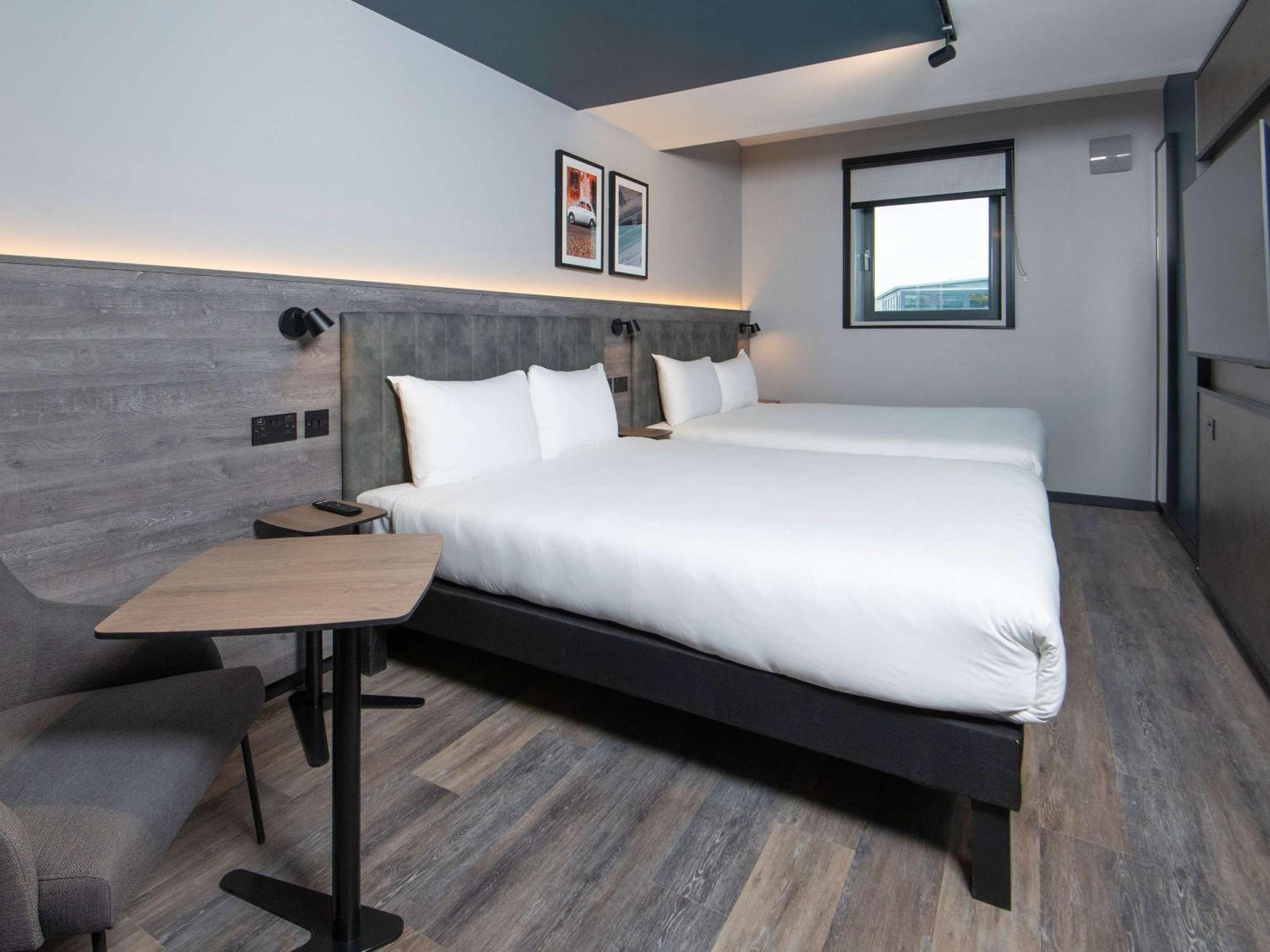 Ibis Styles London Gatwick Airport Hotel Crawley  Ngoại thất bức ảnh
