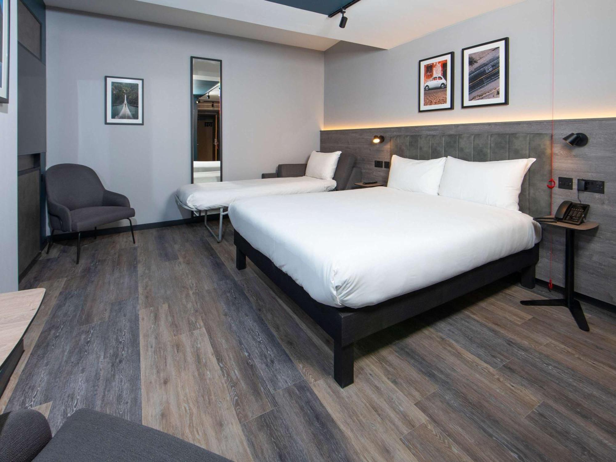 Ibis Styles London Gatwick Airport Hotel Crawley  Ngoại thất bức ảnh
