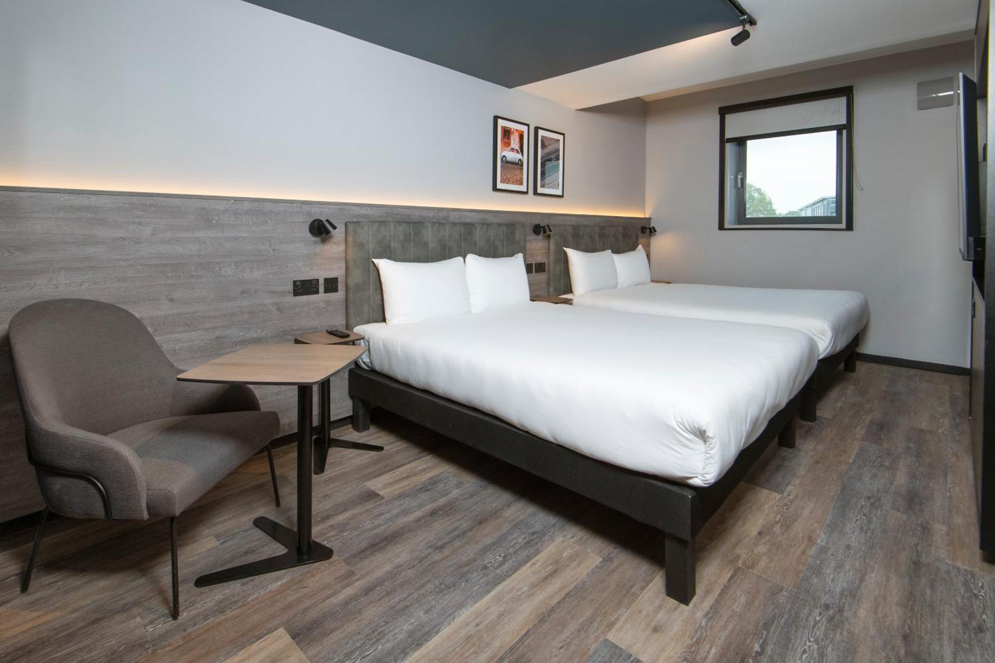 Ibis Styles London Gatwick Airport Hotel Crawley  Ngoại thất bức ảnh