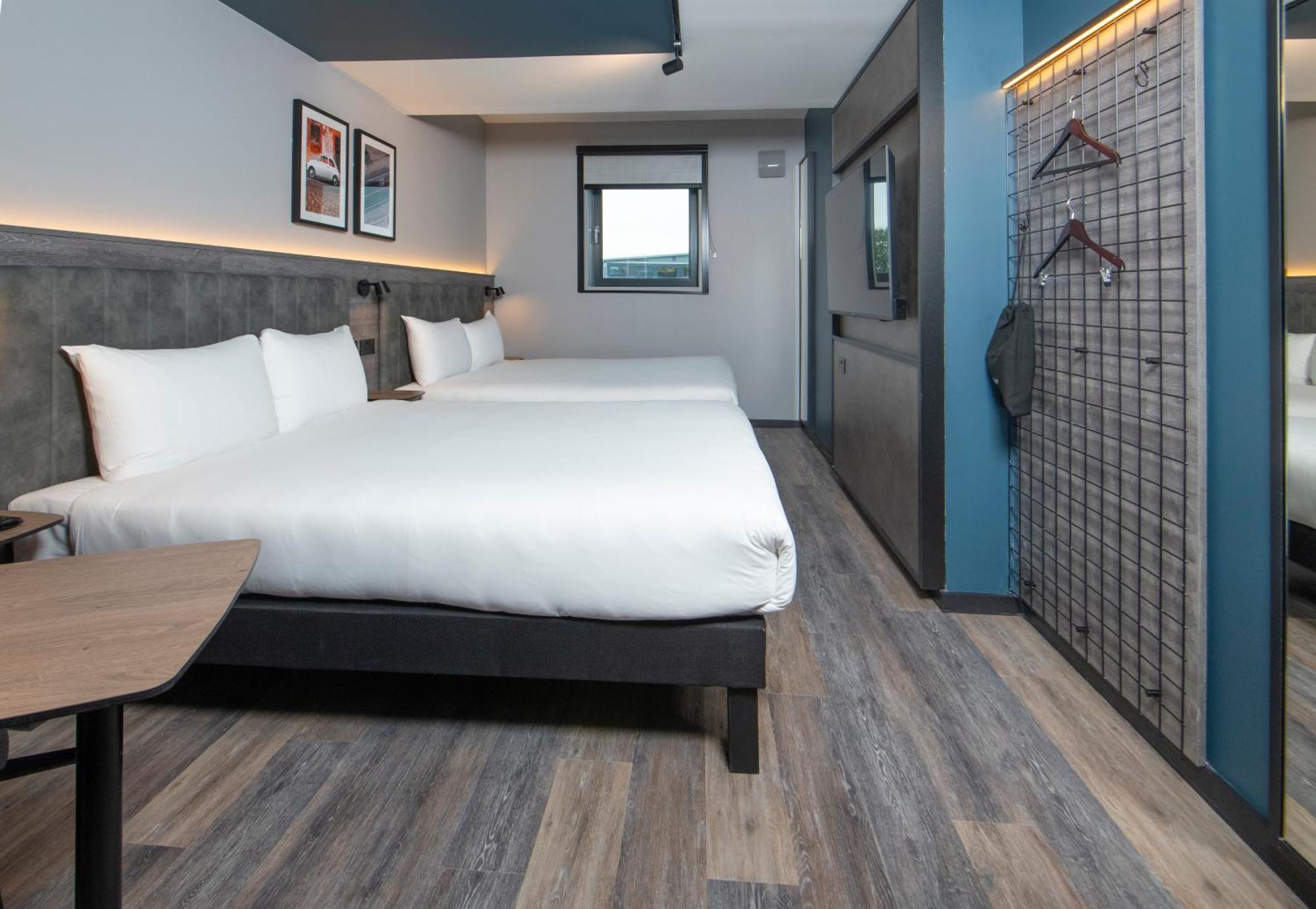Ibis Styles London Gatwick Airport Hotel Crawley  Ngoại thất bức ảnh