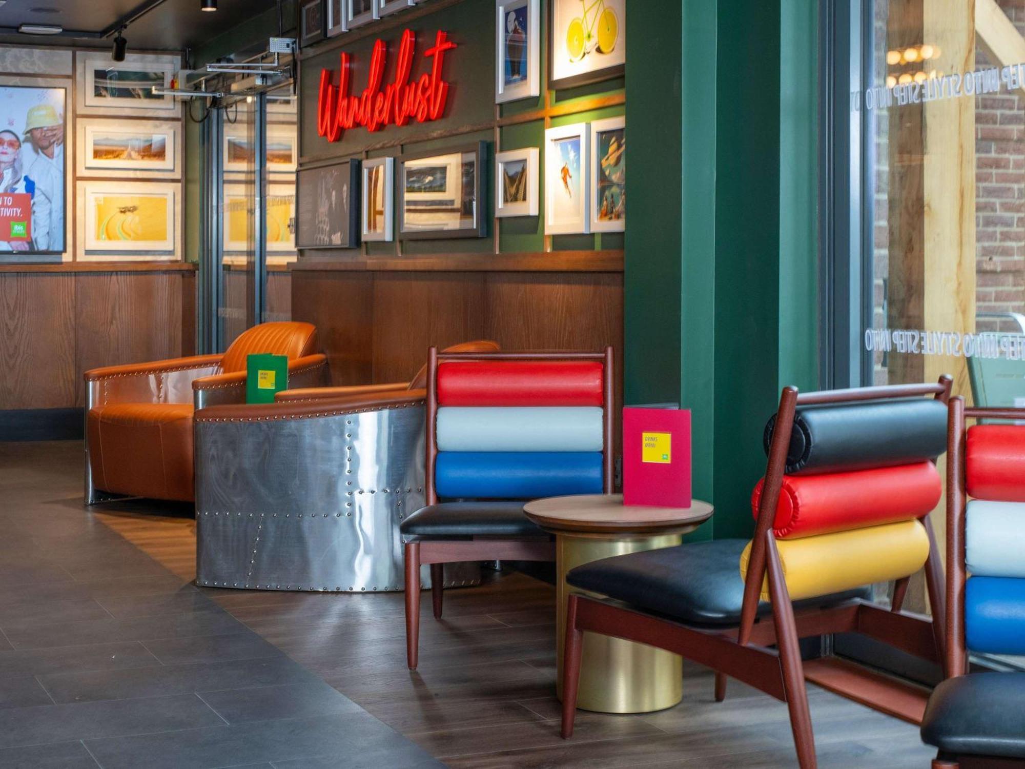 Ibis Styles London Gatwick Airport Hotel Crawley  Ngoại thất bức ảnh