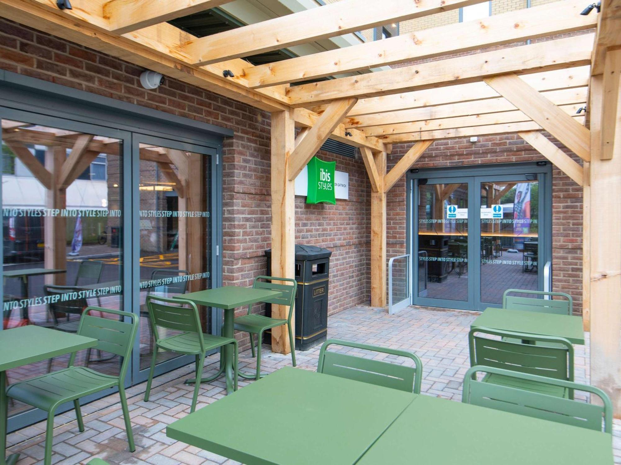 Ibis Styles London Gatwick Airport Hotel Crawley  Ngoại thất bức ảnh