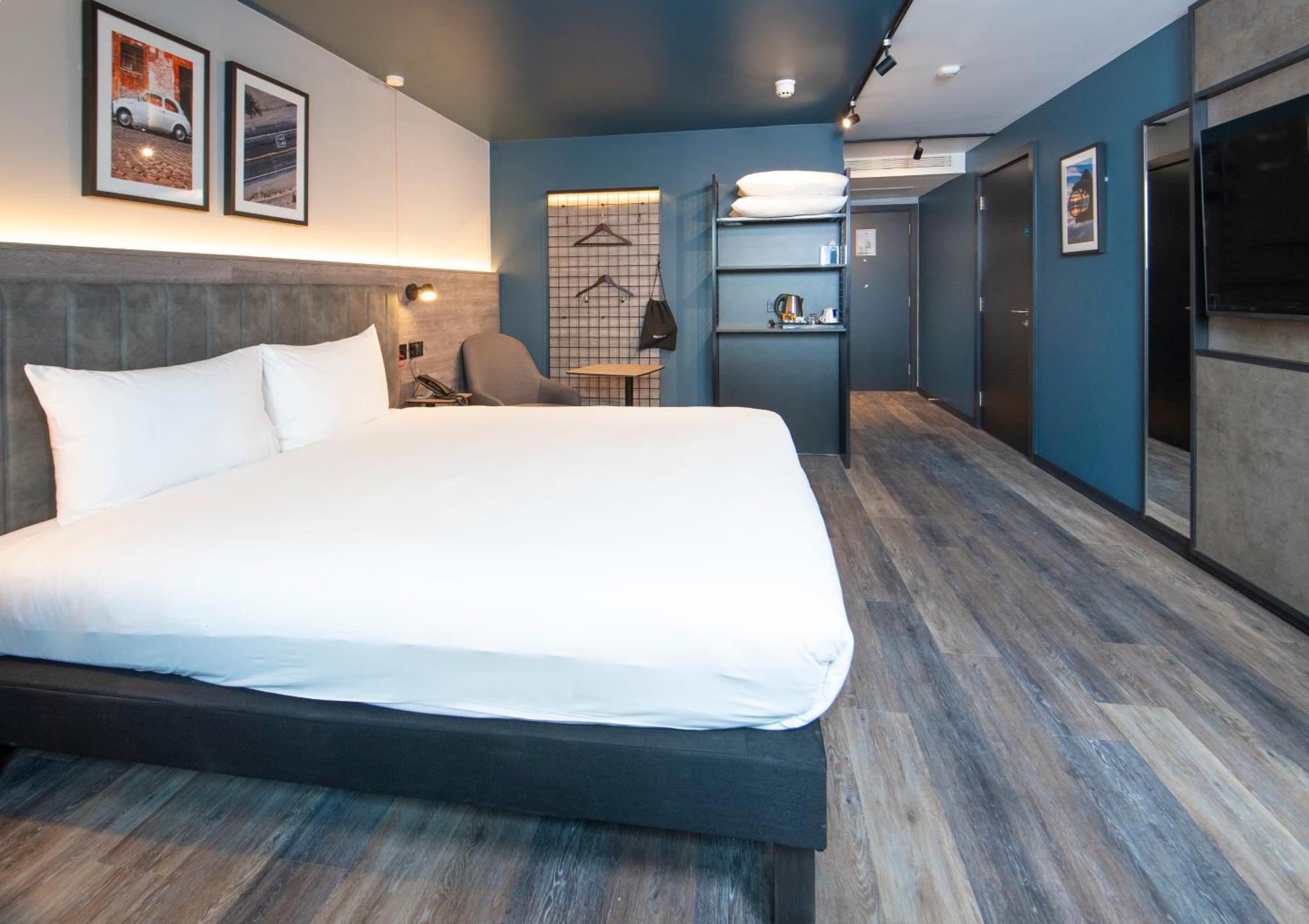Ibis Styles London Gatwick Airport Hotel Crawley  Ngoại thất bức ảnh